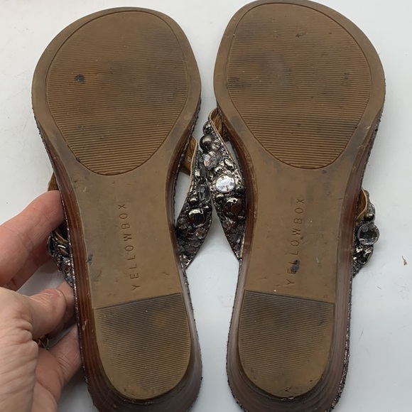 Yellow Box silver Rhinestone Embellished Flio Flop Sz 7. FFT0551B - Picture 9 of 9